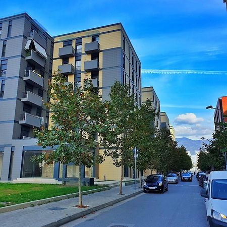 Spacious 2-Bedroom Apartment Near Center Tirana Exterior photo