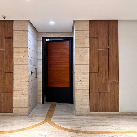 Spacious 2-Bedroom Apartment Near Center Tirana Exterior photo