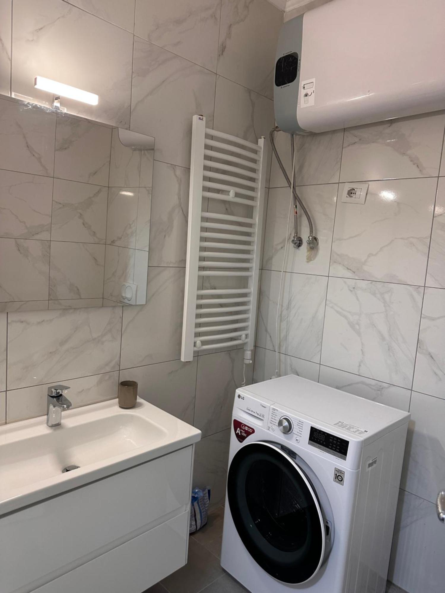 Spacious 2-Bedroom Apartment Near Center Tirana Exterior photo