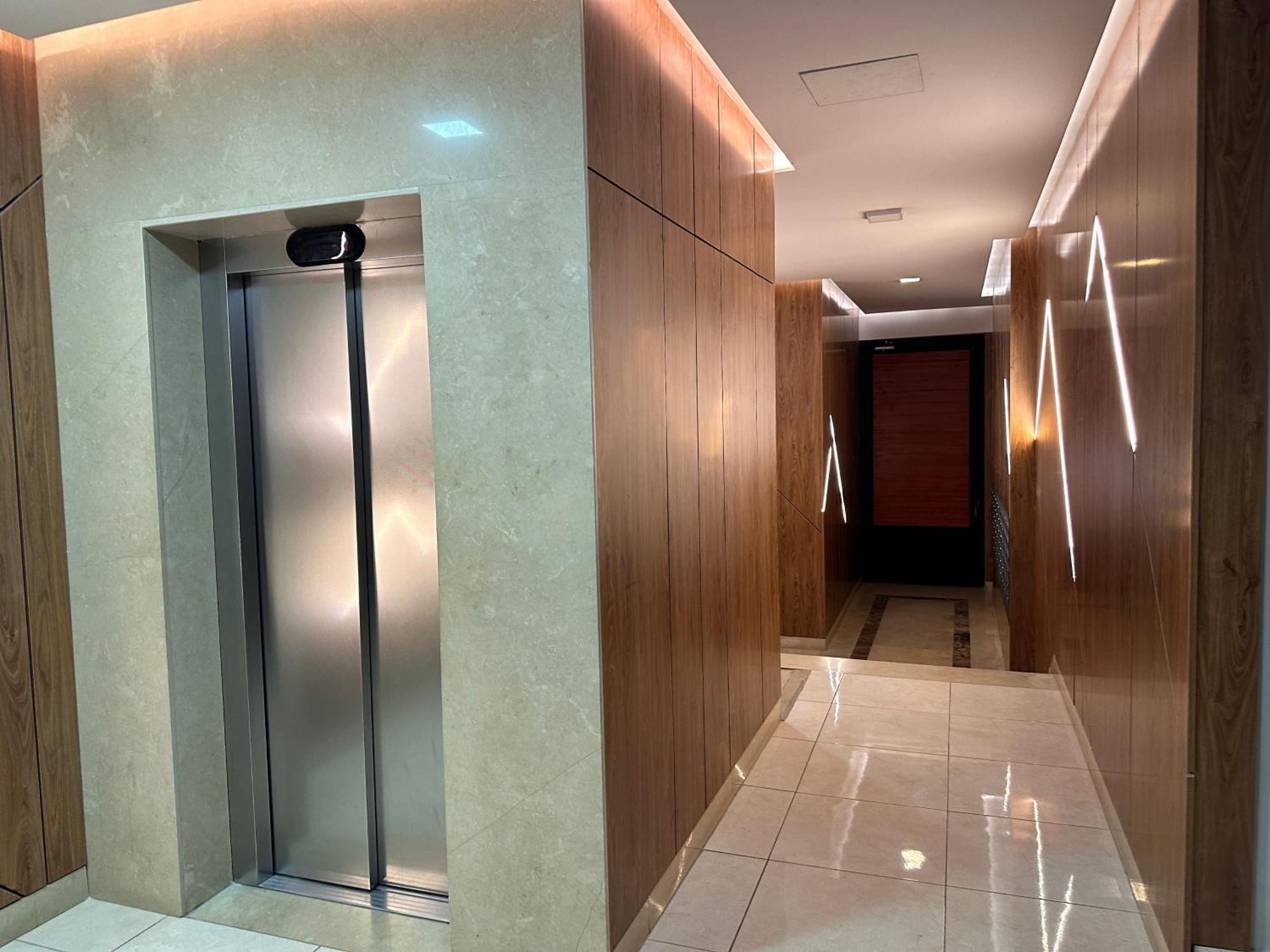Spacious 2-Bedroom Apartment Near Center Tirana Exterior photo