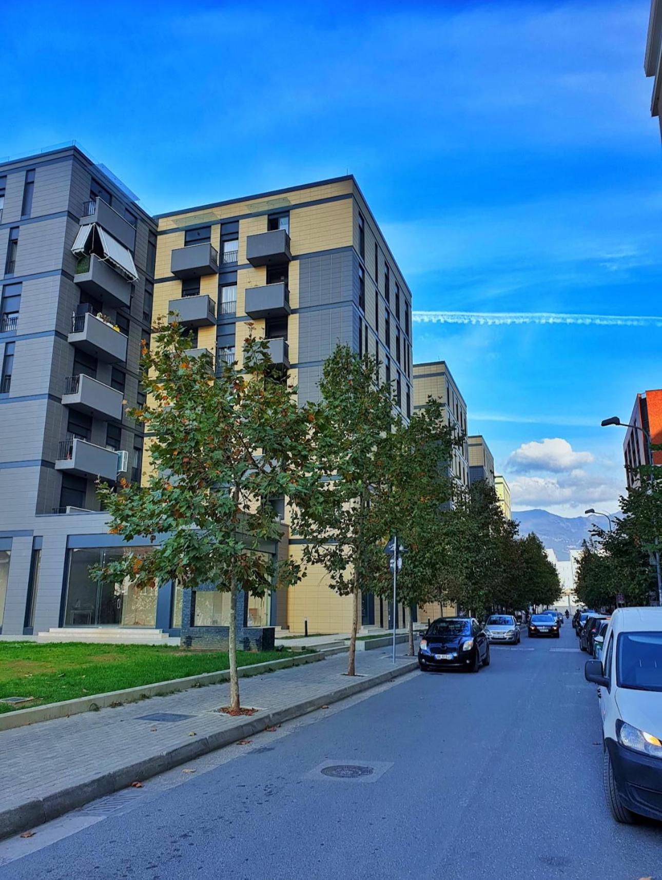 Spacious 2-Bedroom Apartment Near Center Tirana Exterior photo