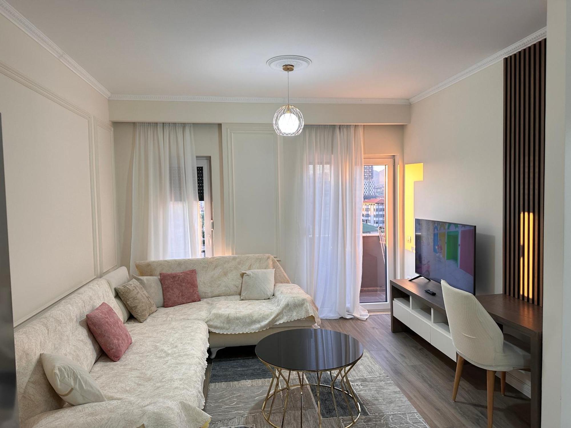Spacious 2-Bedroom Apartment Near Center Tirana Exterior photo
